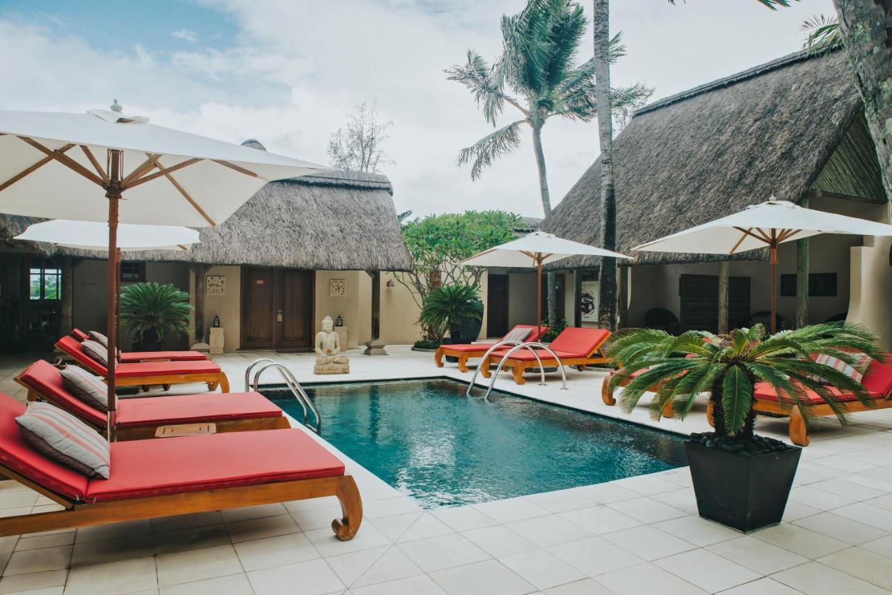 Constance Prince Maurice Poste de Flacq Exterior foto The swimming pool at the resort