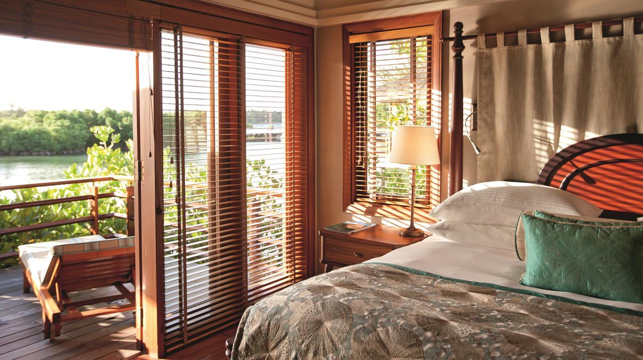 Constance Prince Maurice Poste de Flacq Exterior foto A bedroom at the Four Seasons Resort